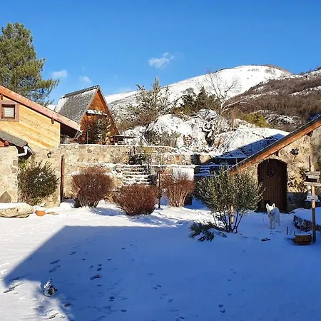 Chalet De 2 Chambres Avec Piscine Partagee Jardin Amenage Et Wifi A Ax Les Thermes シャレー アクス・レ・テルム